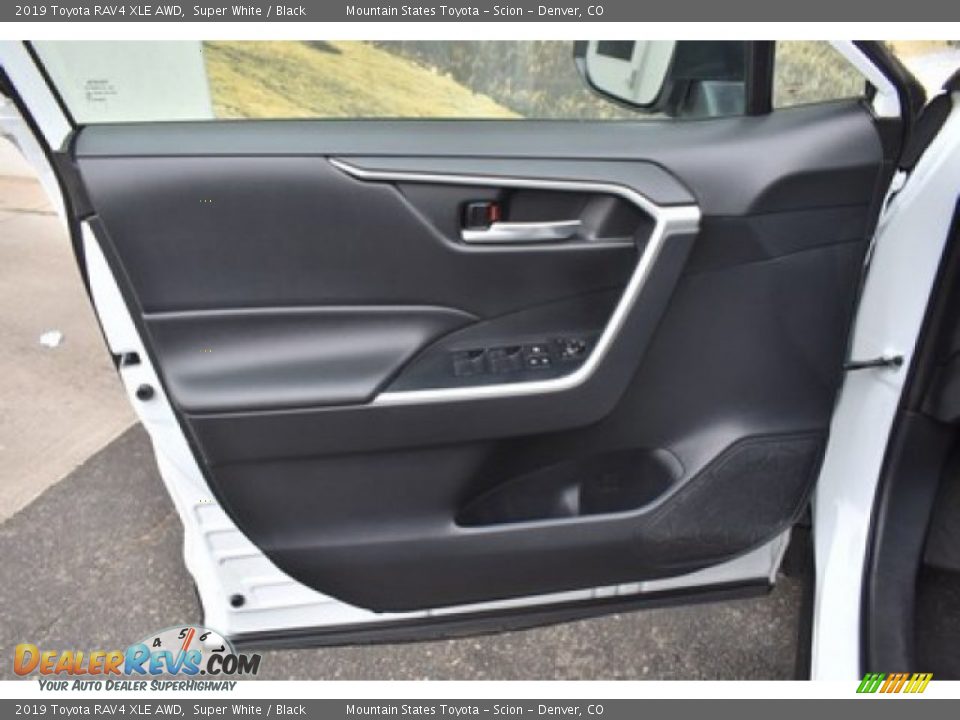 2019 Toyota RAV4 XLE AWD Super White / Black Photo #22