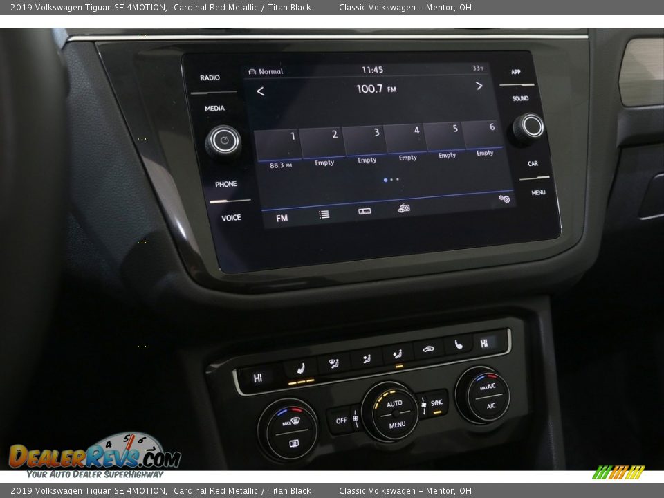 Controls of 2019 Volkswagen Tiguan SE 4MOTION Photo #11