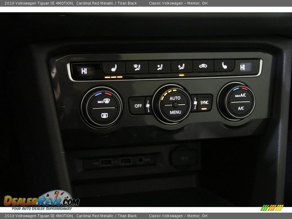 Controls of 2019 Volkswagen Tiguan SE 4MOTION Photo #18