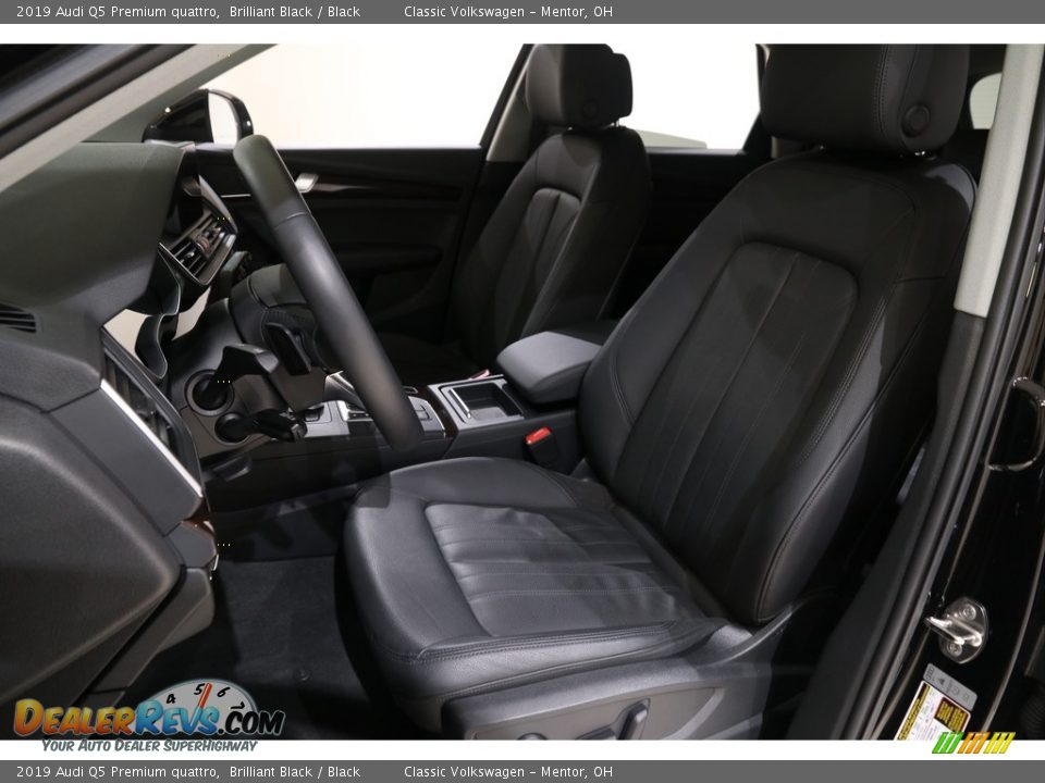 Front Seat of 2019 Audi Q5 Premium quattro Photo #7