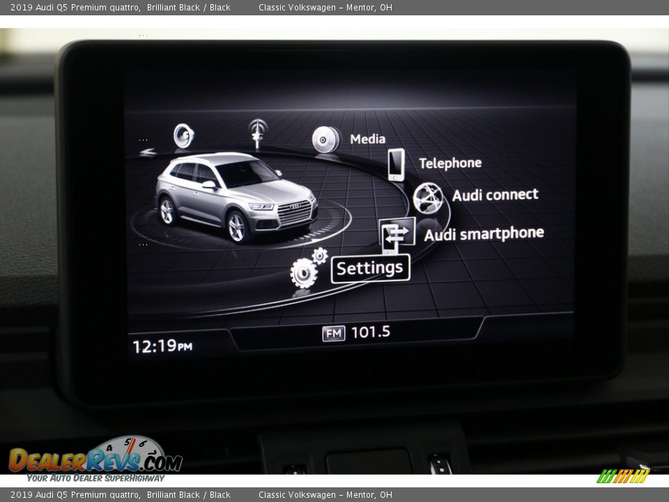 Controls of 2019 Audi Q5 Premium quattro Photo #13