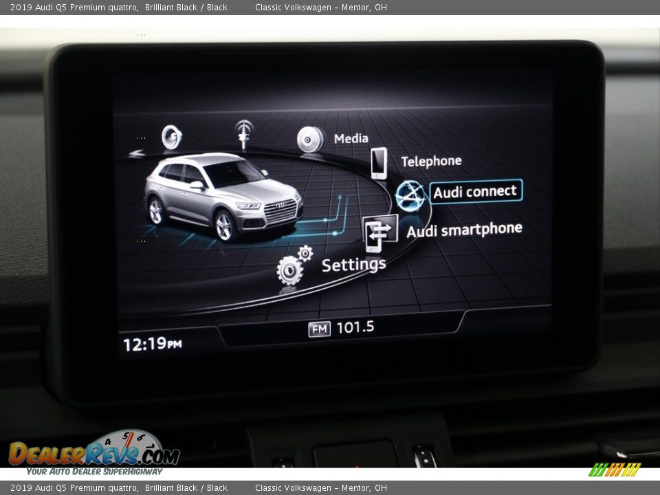 Controls of 2019 Audi Q5 Premium quattro Photo #17