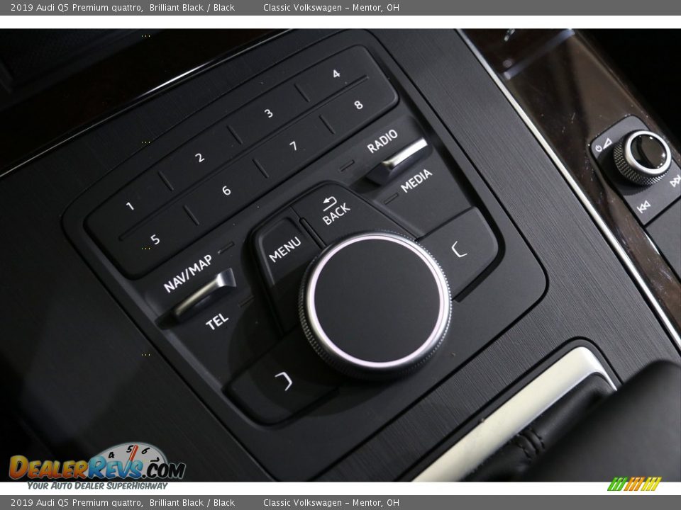 Controls of 2019 Audi Q5 Premium quattro Photo #32