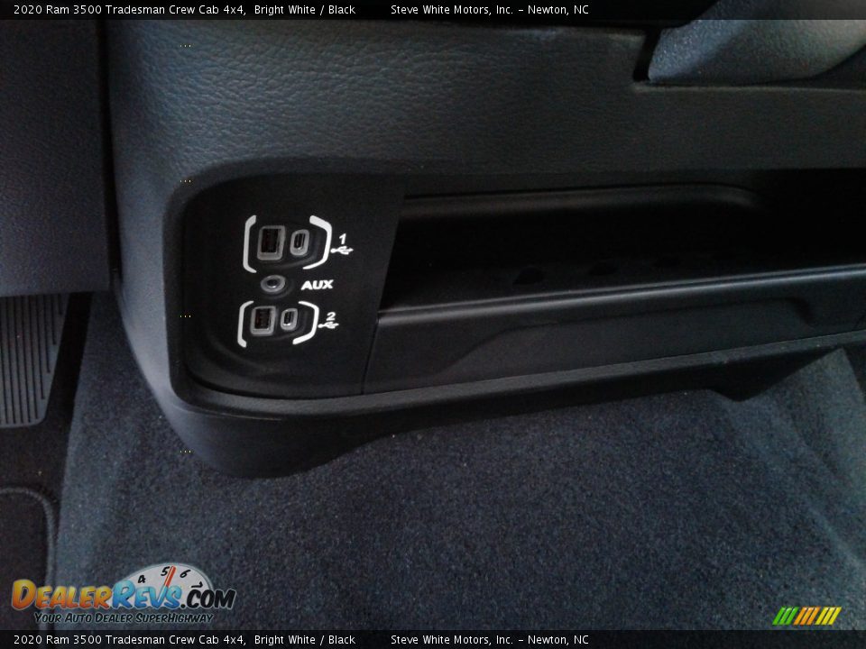 2020 Ram 3500 Tradesman Crew Cab 4x4 Bright White / Black Photo #25