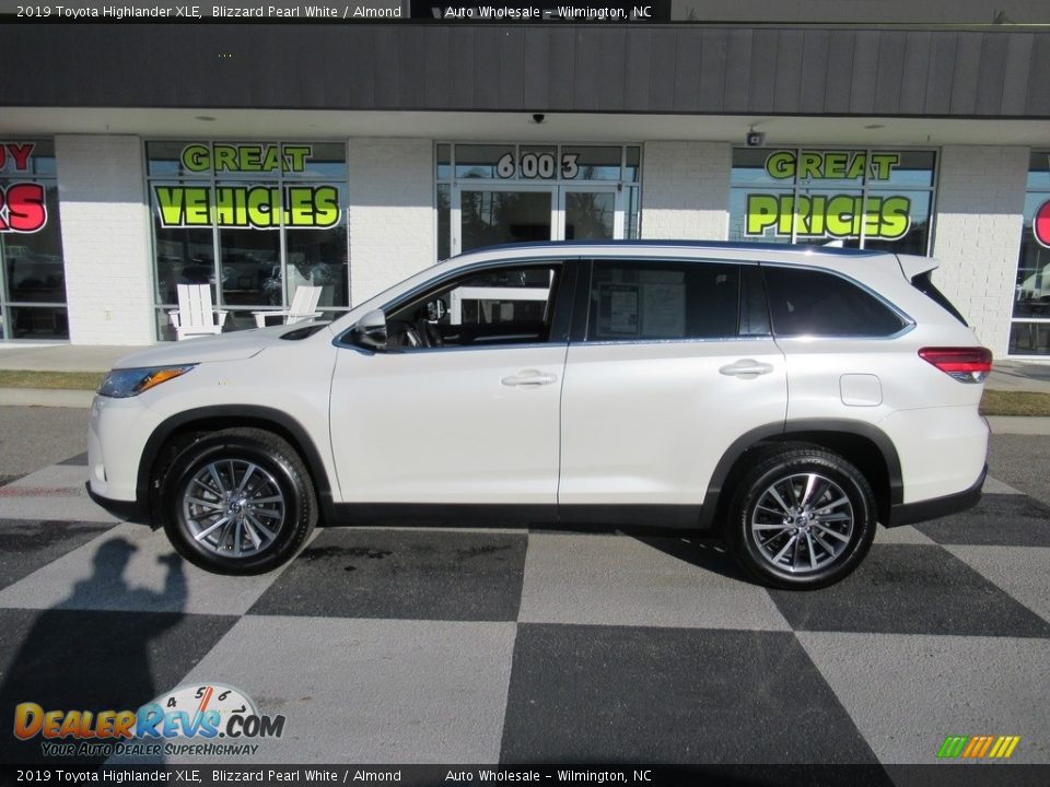 2019 Toyota Highlander XLE Blizzard Pearl White / Almond Photo #1