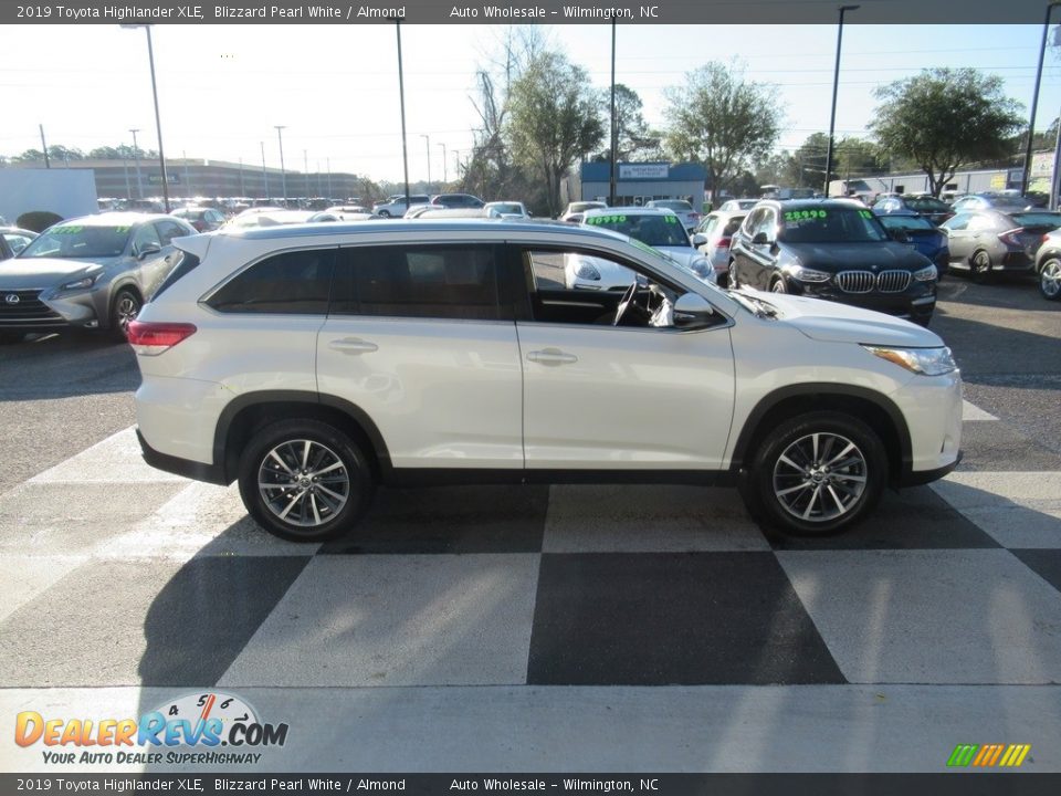 2019 Toyota Highlander XLE Blizzard Pearl White / Almond Photo #3