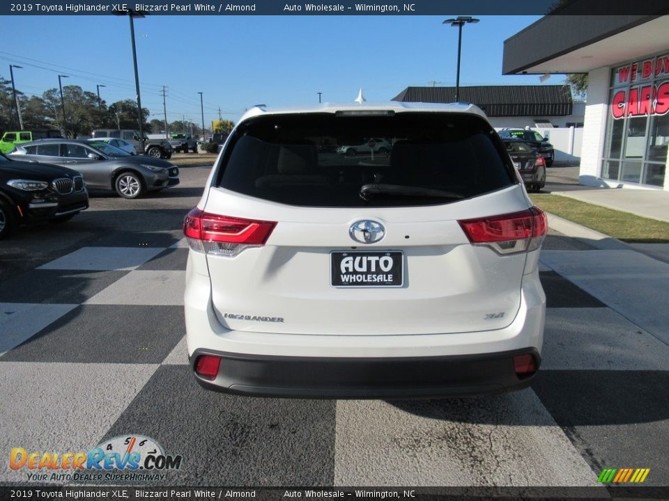 2019 Toyota Highlander XLE Blizzard Pearl White / Almond Photo #4