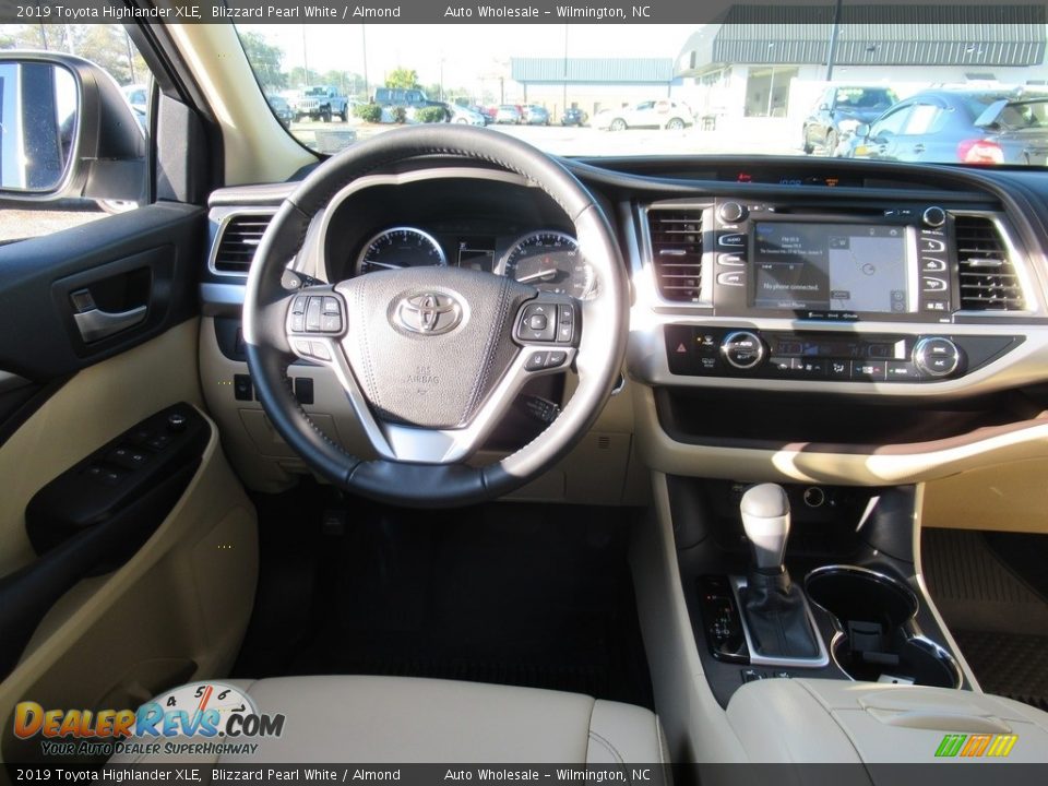 2019 Toyota Highlander XLE Blizzard Pearl White / Almond Photo #15