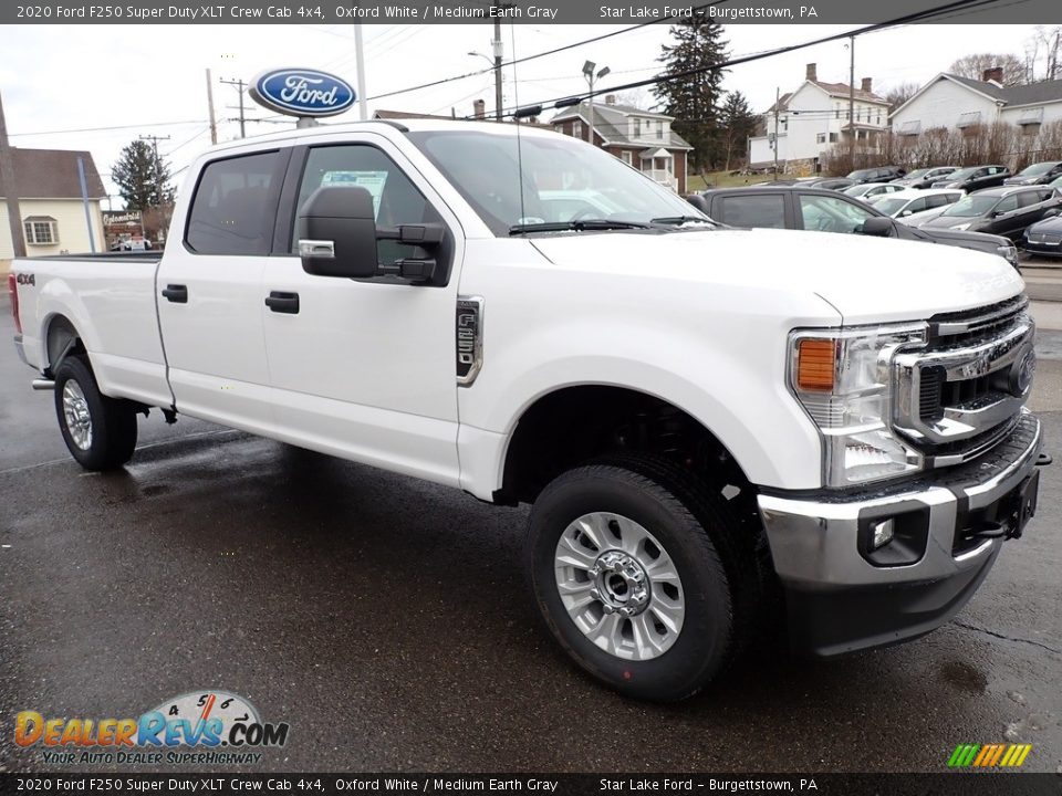 Front 3/4 View of 2020 Ford F250 Super Duty XLT Crew Cab 4x4 Photo #8