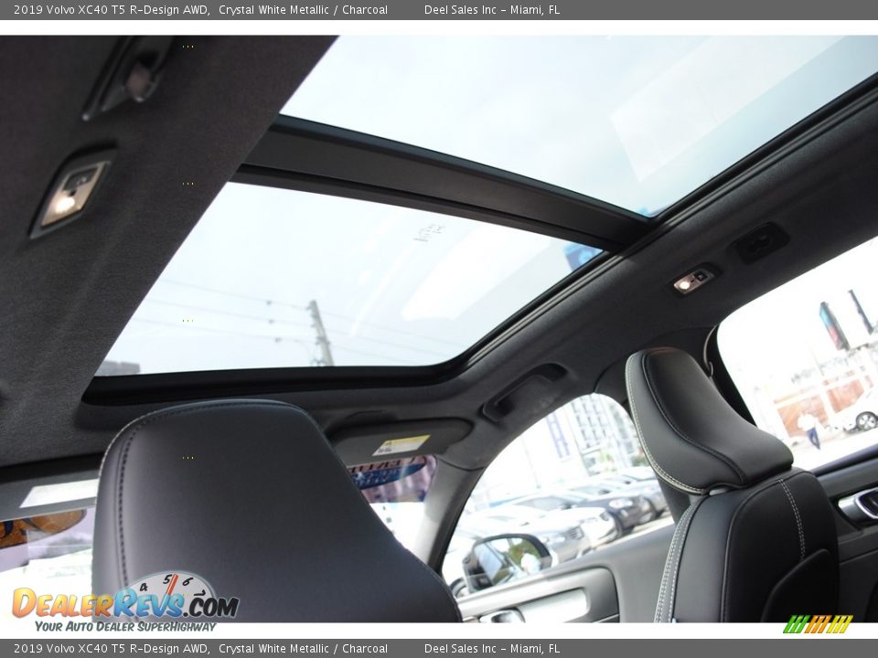 Sunroof of 2019 Volvo XC40 T5 R-Design AWD Photo #13