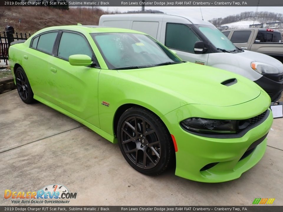 Front 3/4 View of 2019 Dodge Charger R/T Scat Pack Photo #6