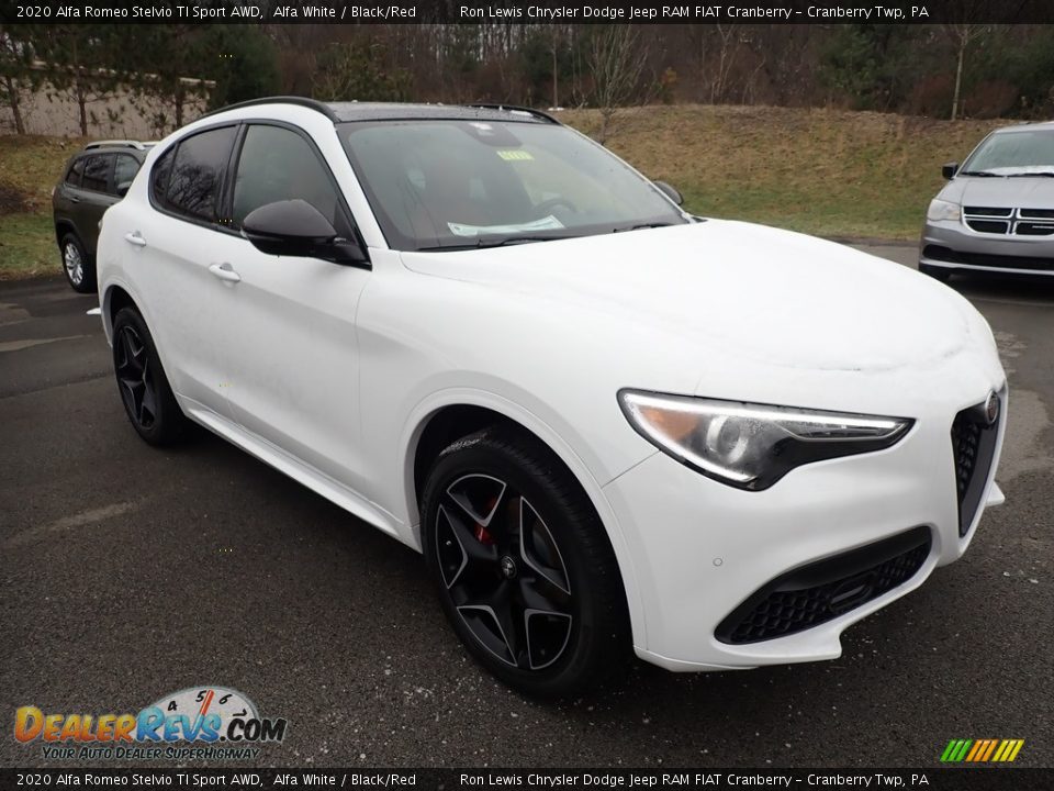 Front 3/4 View of 2020 Alfa Romeo Stelvio TI Sport AWD Photo #8