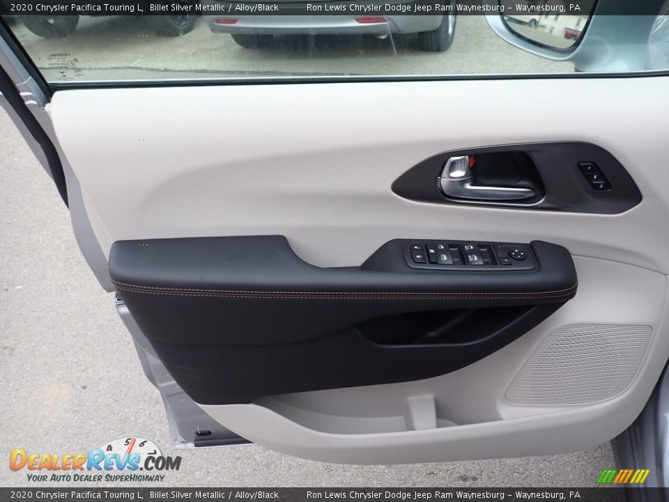 Door Panel of 2020 Chrysler Pacifica Touring L Photo #14