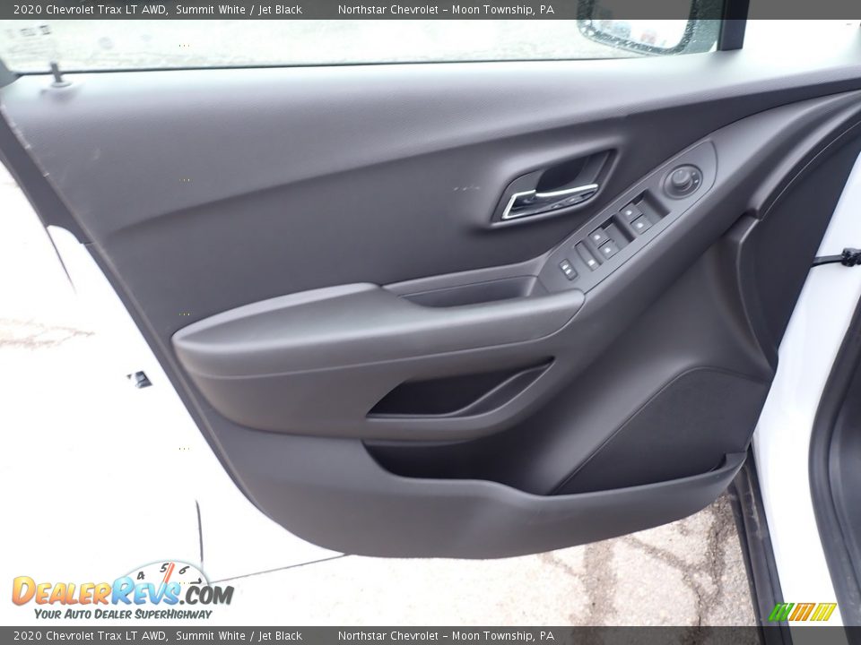 Door Panel of 2020 Chevrolet Trax LT AWD Photo #12