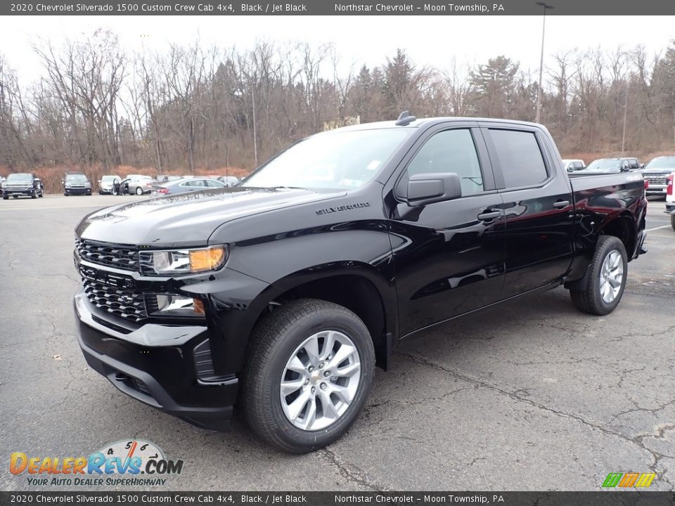 Front 3/4 View of 2020 Chevrolet Silverado 1500 Custom Crew Cab 4x4 Photo #1