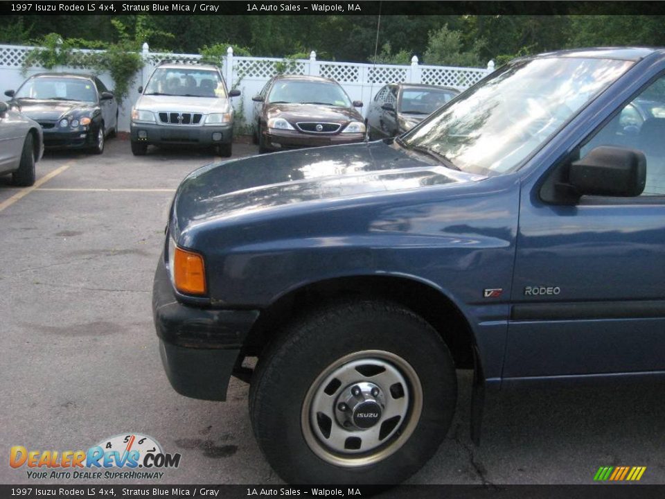 1997 Isuzu Rodeo LS 4x4 Stratus Blue Mica / Gray Photo #8