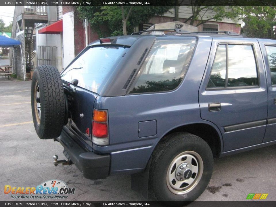 1997 Isuzu Rodeo LS 4x4 Stratus Blue Mica / Gray Photo #13