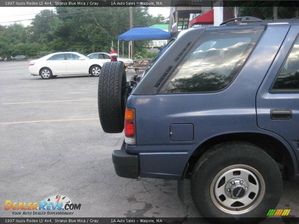 1997 Isuzu Rodeo LS 4x4 Stratus Blue Mica / Gray Photo #14