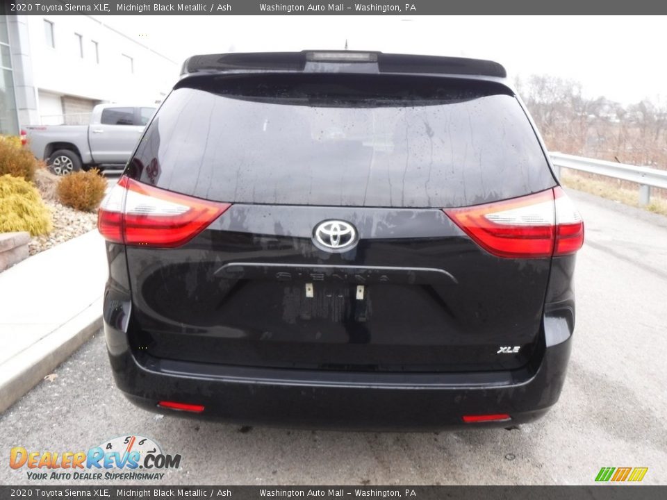 2020 Toyota Sienna XLE Midnight Black Metallic / Ash Photo #8