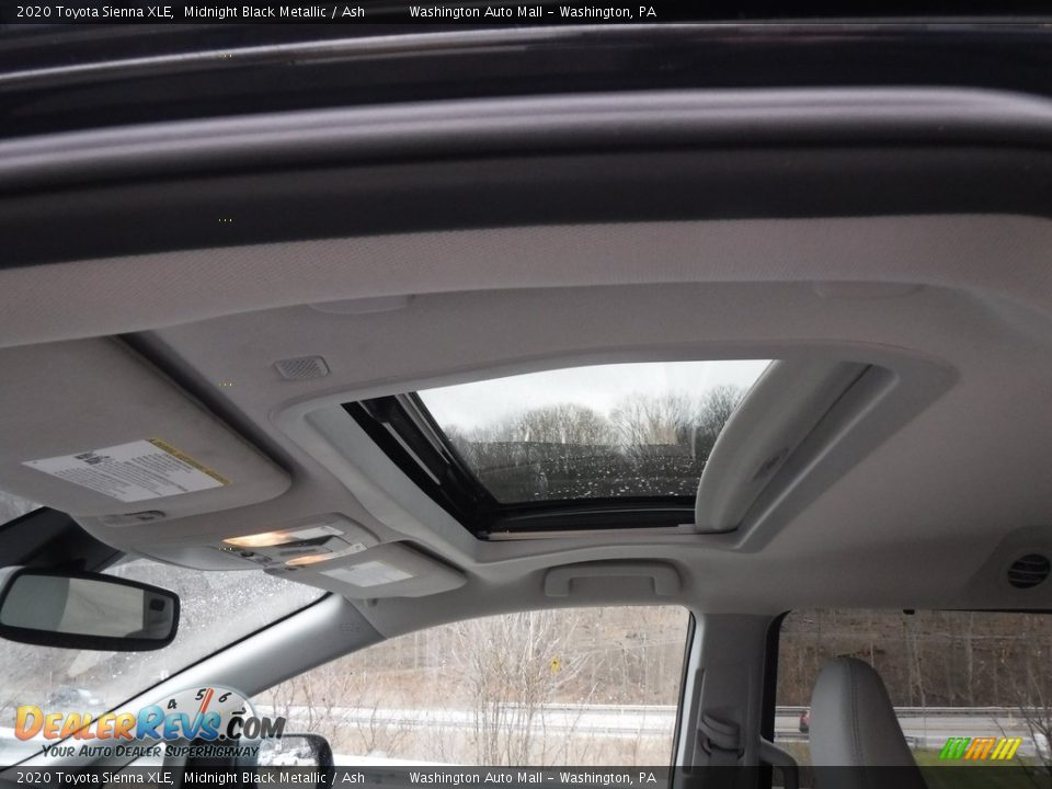2020 Toyota Sienna XLE Midnight Black Metallic / Ash Photo #10
