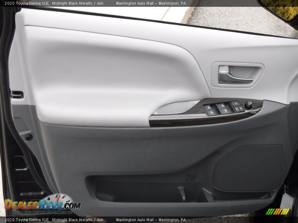 2020 Toyota Sienna XLE Midnight Black Metallic / Ash Photo #12