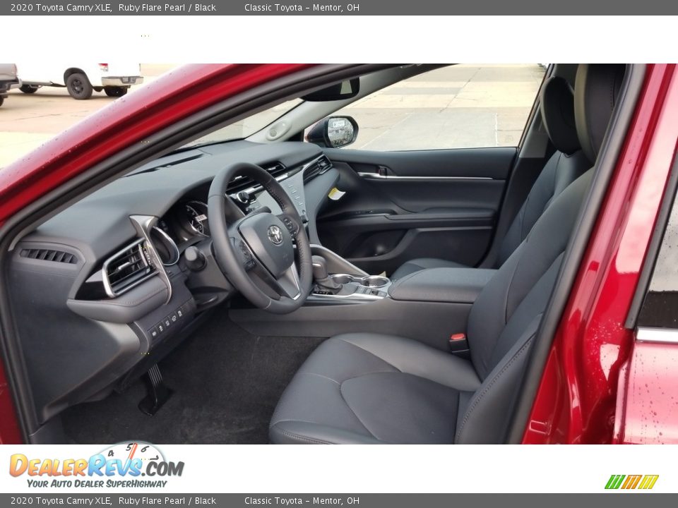 2020 Toyota Camry XLE Ruby Flare Pearl / Black Photo #2