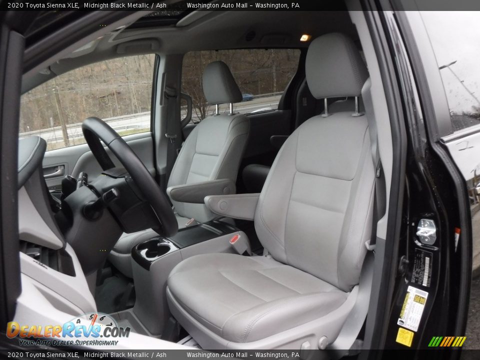 2020 Toyota Sienna XLE Midnight Black Metallic / Ash Photo #13