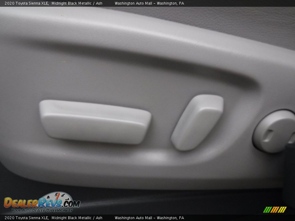 2020 Toyota Sienna XLE Midnight Black Metallic / Ash Photo #14