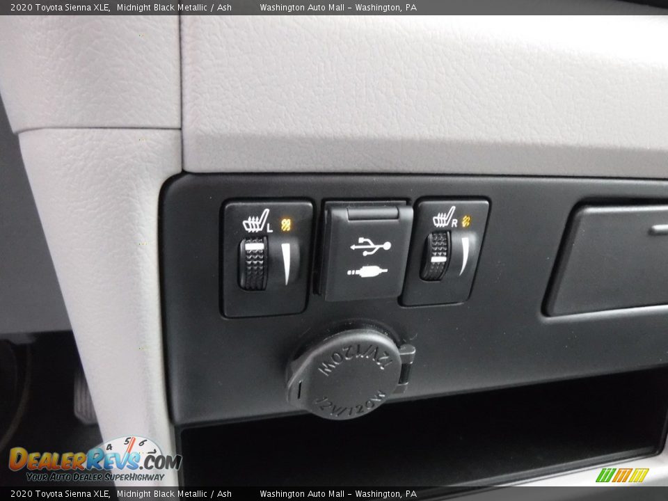 2020 Toyota Sienna XLE Midnight Black Metallic / Ash Photo #15