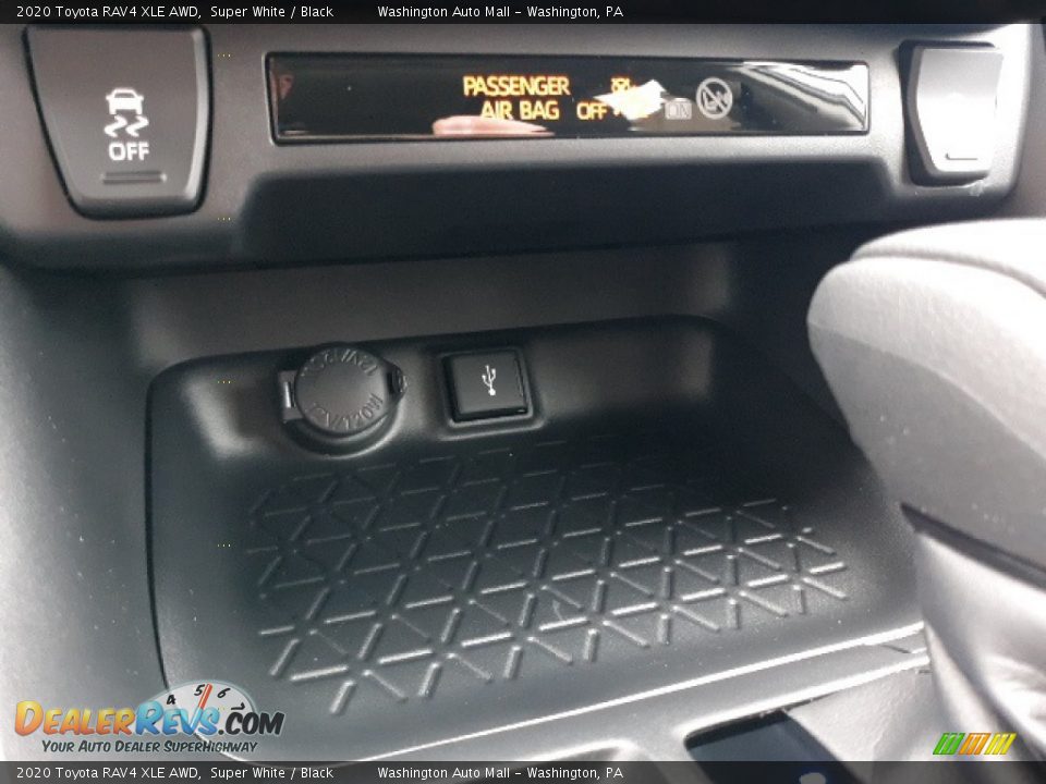 2020 Toyota RAV4 XLE AWD Super White / Black Photo #14