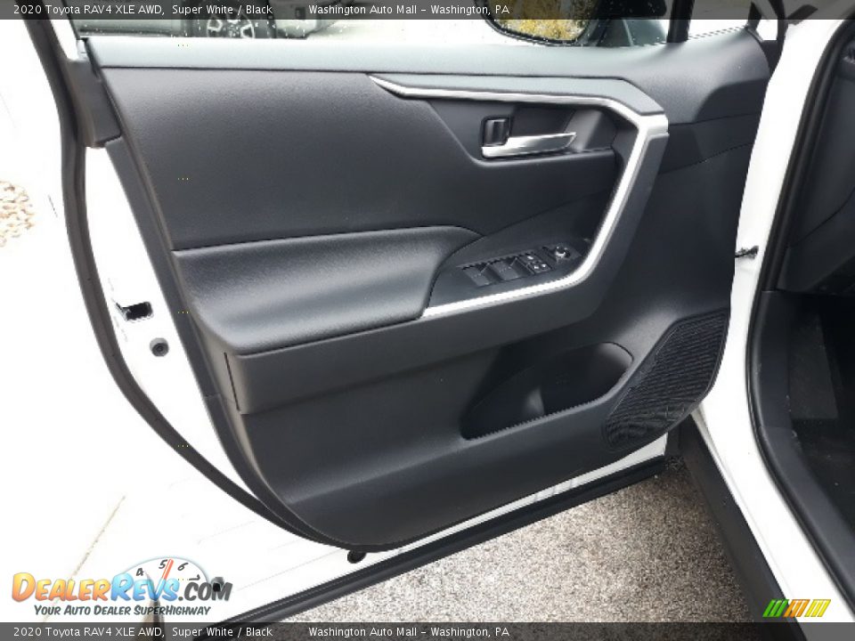 2020 Toyota RAV4 XLE AWD Super White / Black Photo #25