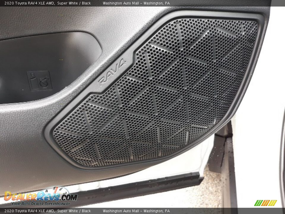2020 Toyota RAV4 XLE AWD Super White / Black Photo #26