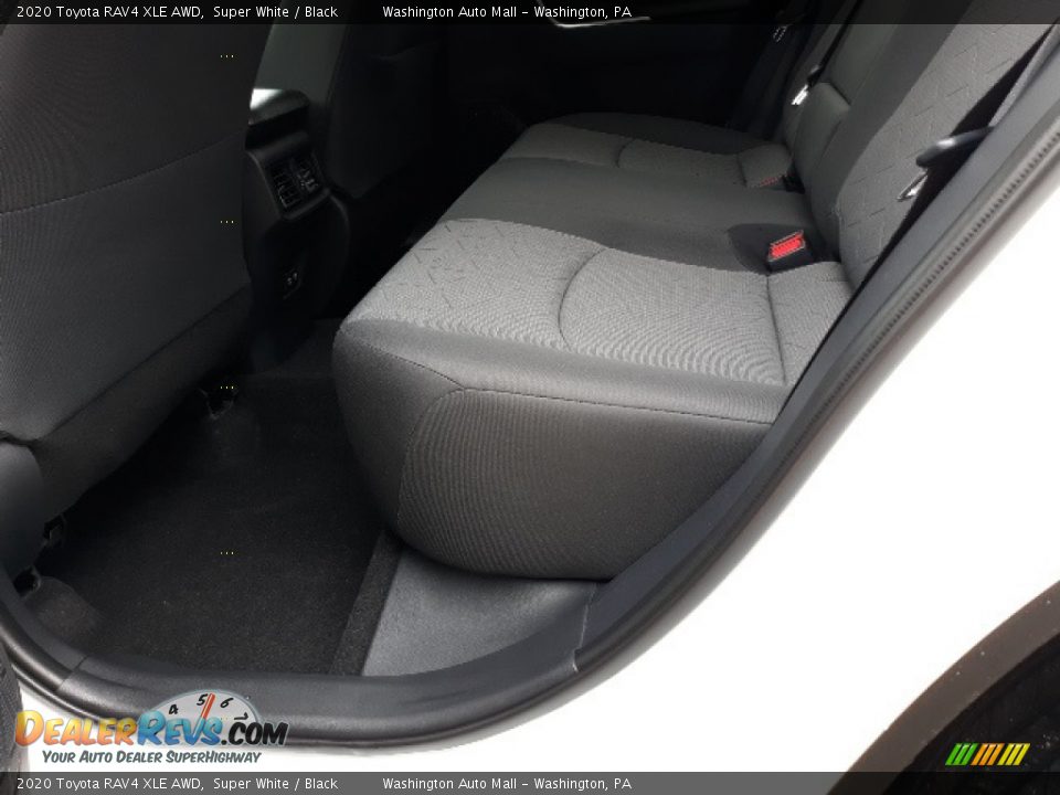 2020 Toyota RAV4 XLE AWD Super White / Black Photo #30