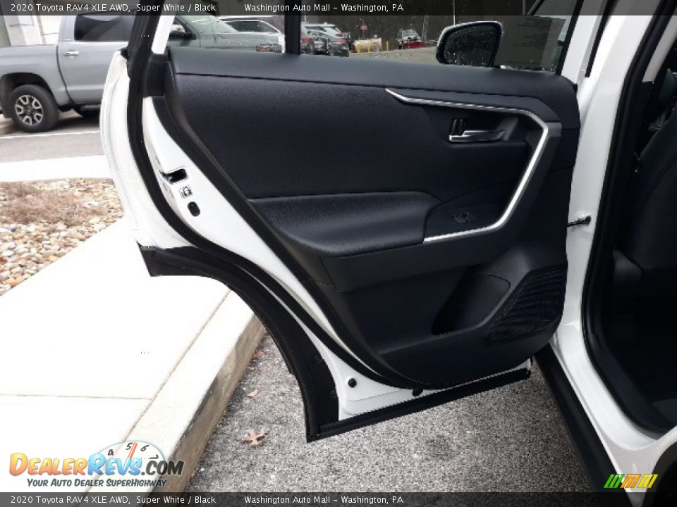 2020 Toyota RAV4 XLE AWD Super White / Black Photo #31