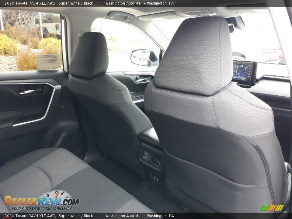 2020 Toyota RAV4 XLE AWD Super White / Black Photo #32
