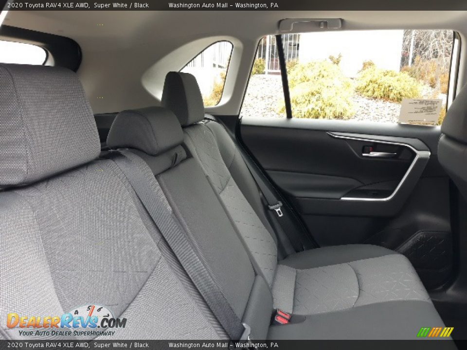 2020 Toyota RAV4 XLE AWD Super White / Black Photo #33