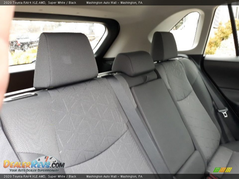 2020 Toyota RAV4 XLE AWD Super White / Black Photo #34