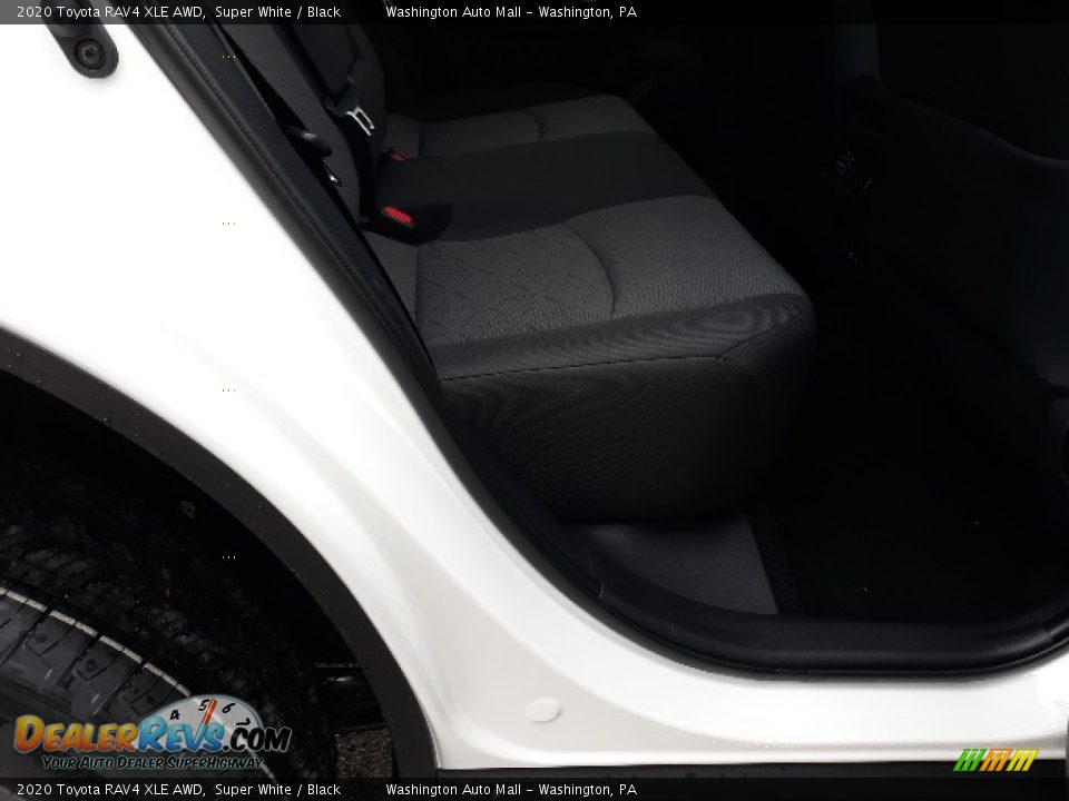 2020 Toyota RAV4 XLE AWD Super White / Black Photo #35