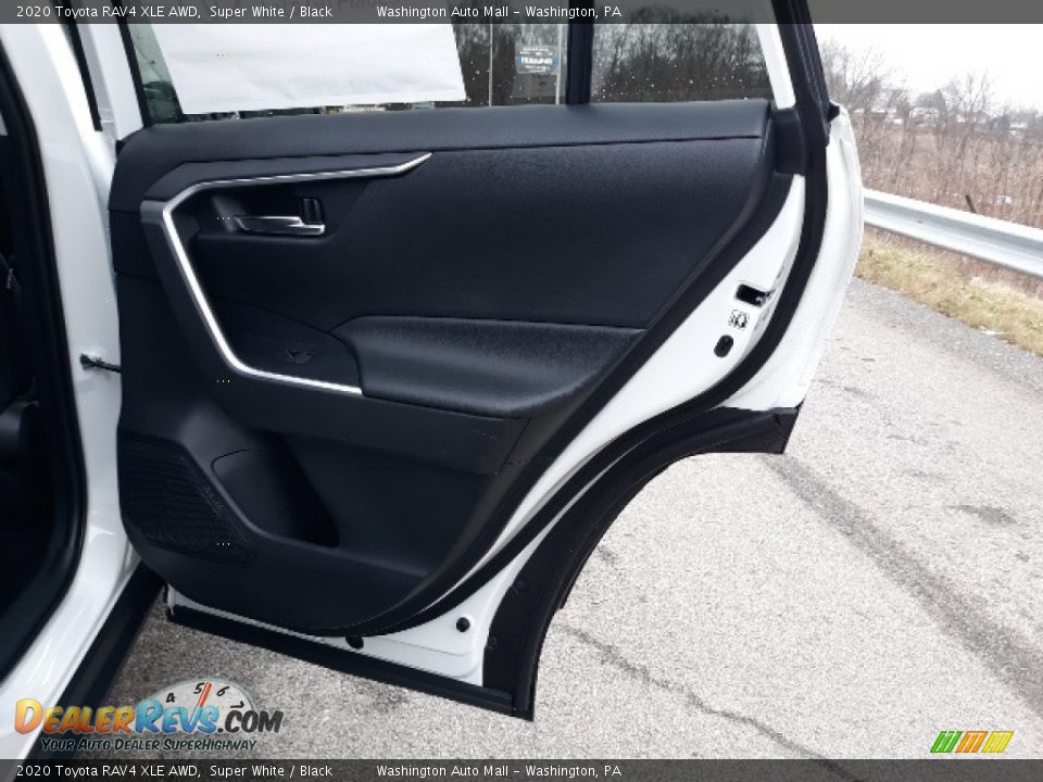 2020 Toyota RAV4 XLE AWD Super White / Black Photo #36