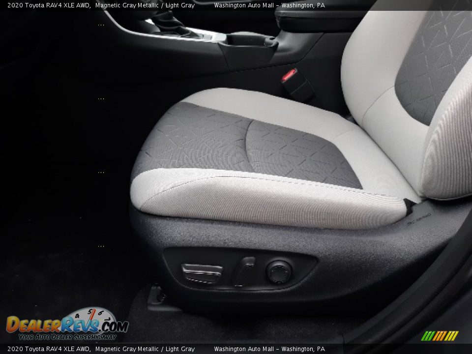 2020 Toyota RAV4 XLE AWD Magnetic Gray Metallic / Light Gray Photo #28