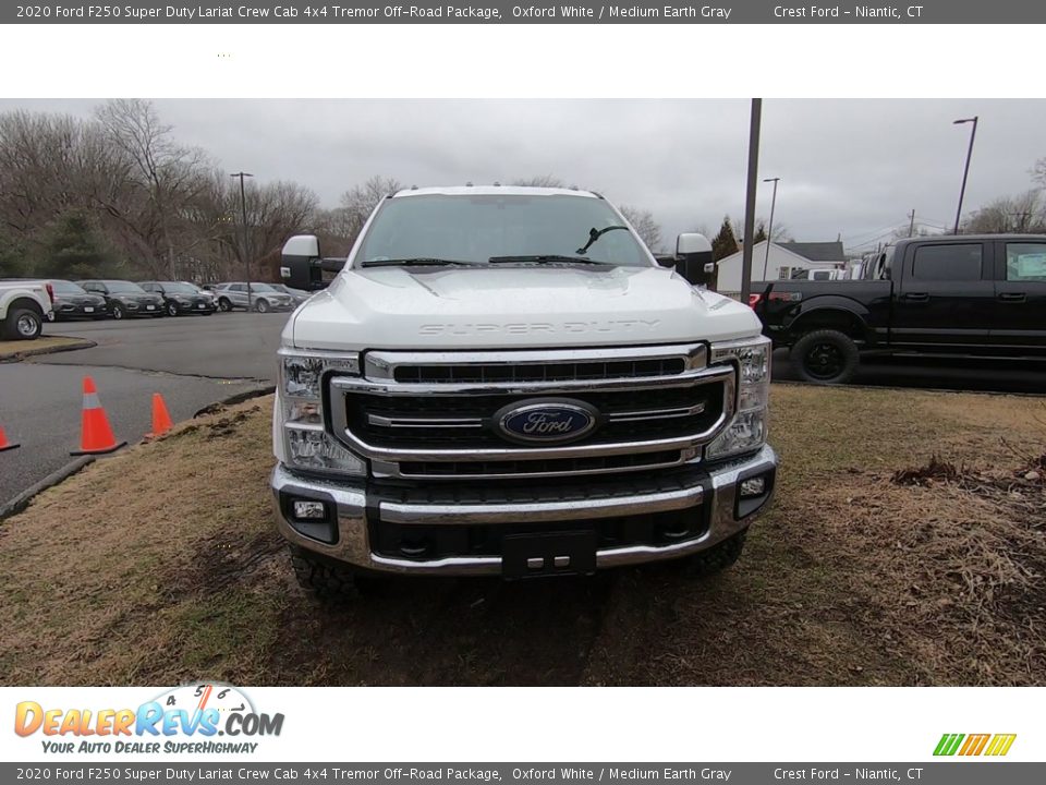 2020 Ford F250 Super Duty Lariat Crew Cab 4x4 Tremor Off-Road Package Oxford White / Medium Earth Gray Photo #2