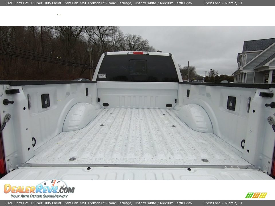 2020 Ford F250 Super Duty Lariat Crew Cab 4x4 Tremor Off-Road Package Oxford White / Medium Earth Gray Photo #20