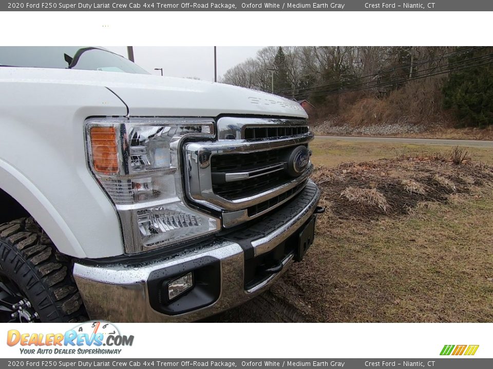 2020 Ford F250 Super Duty Lariat Crew Cab 4x4 Tremor Off-Road Package Oxford White / Medium Earth Gray Photo #27