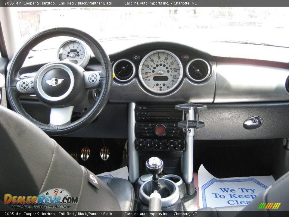 2005 Mini Cooper S Hardtop Chili Red / Black/Panther Black Photo #13