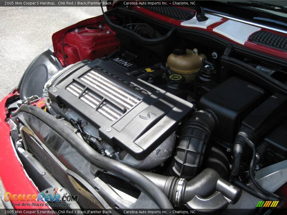 2005 Mini Cooper S Hardtop Chili Red / Black/Panther Black Photo #25