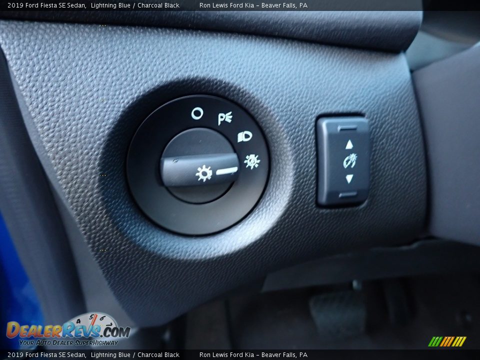 2019 Ford Fiesta SE Sedan Lightning Blue / Charcoal Black Photo #12
