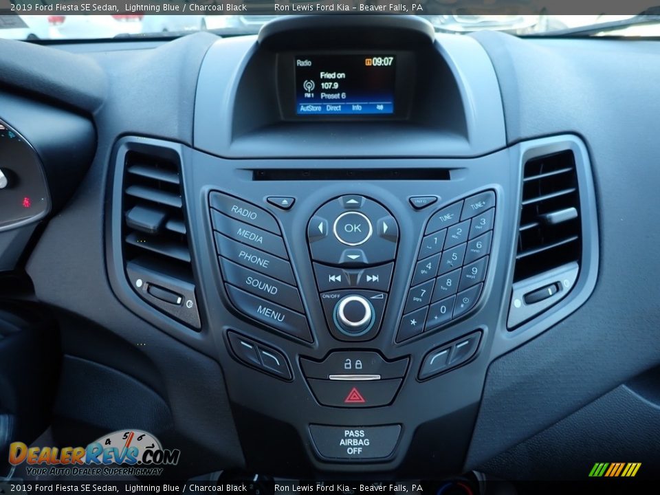 Controls of 2019 Ford Fiesta SE Sedan Photo #19