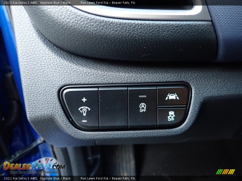 Controls of 2021 Kia Seltos S AWD Photo #12