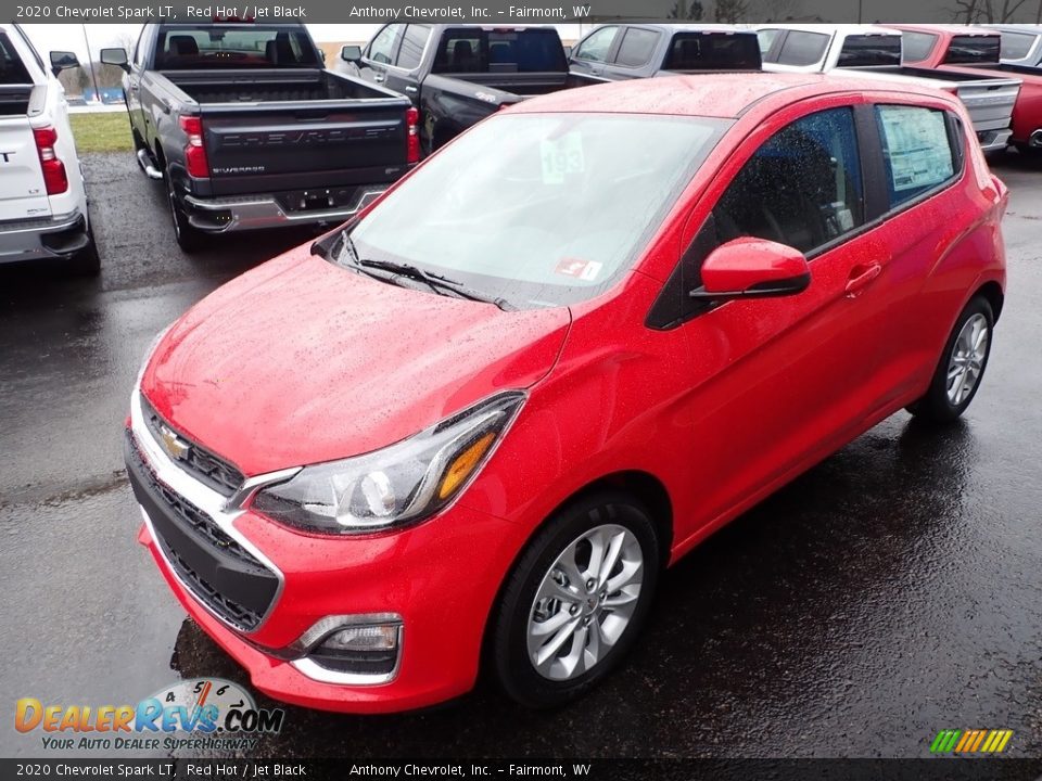Front 3/4 View of 2020 Chevrolet Spark LT Photo #8