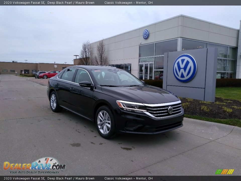 2020 Volkswagen Passat SE Deep Black Pearl / Mauro Brown Photo #2